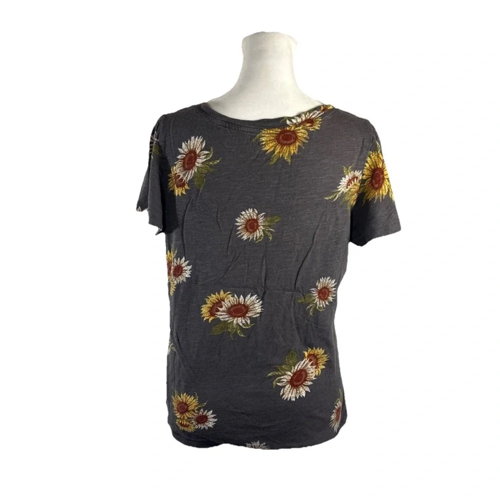 Maurice’s Women’s Sunflower Short Sleeve Top Size M - Picture 4 of 7